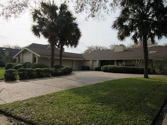 3rd image of 6028 Country Club Dr