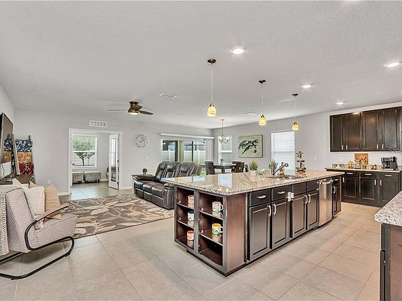 4th image of 593 Sardinia Cir
