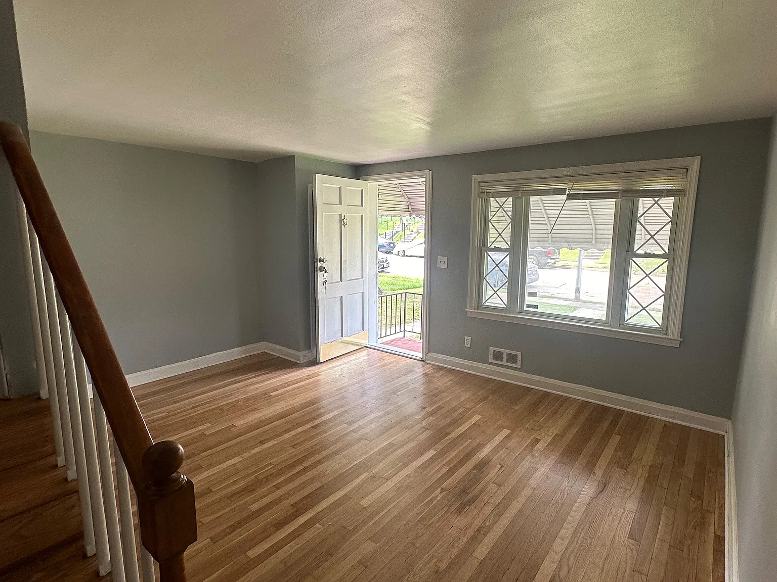 3 bed, 1.0 bath, $2,000 — Photo 2