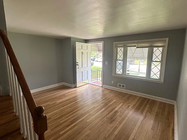 3548 Dudley Ave — Photo 2