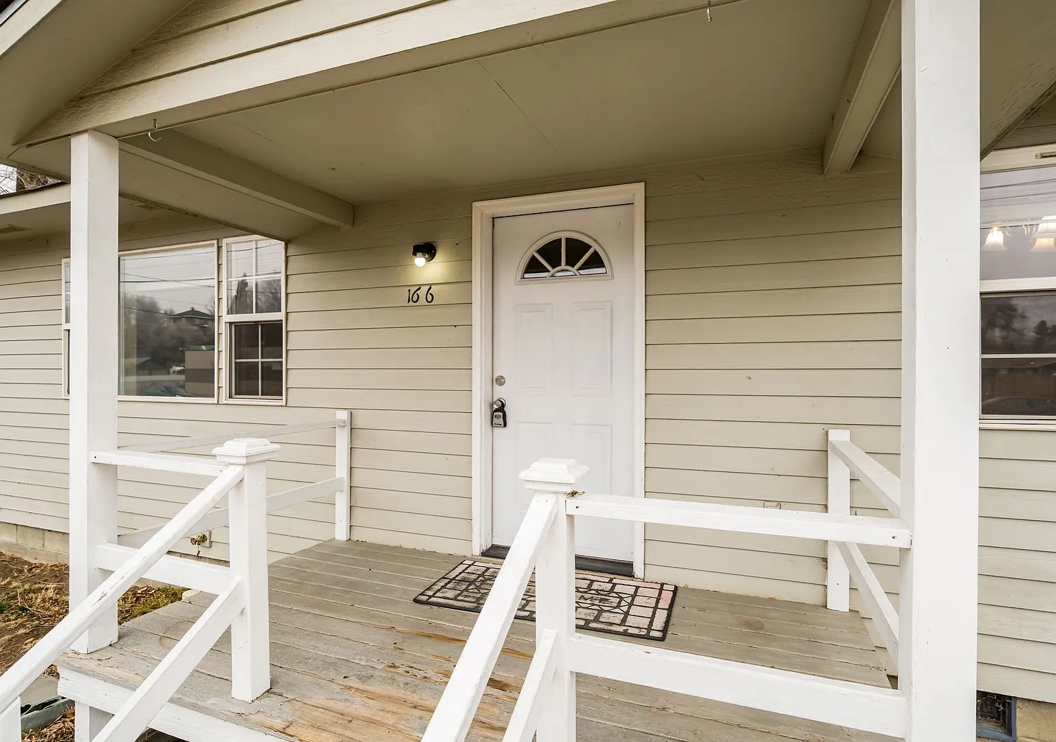 166 SE E St. Madras, OR — Photo 3