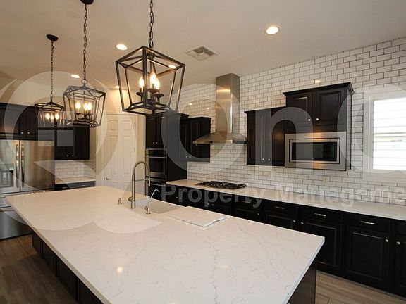 3rd image of 2831 E Oriole Dr