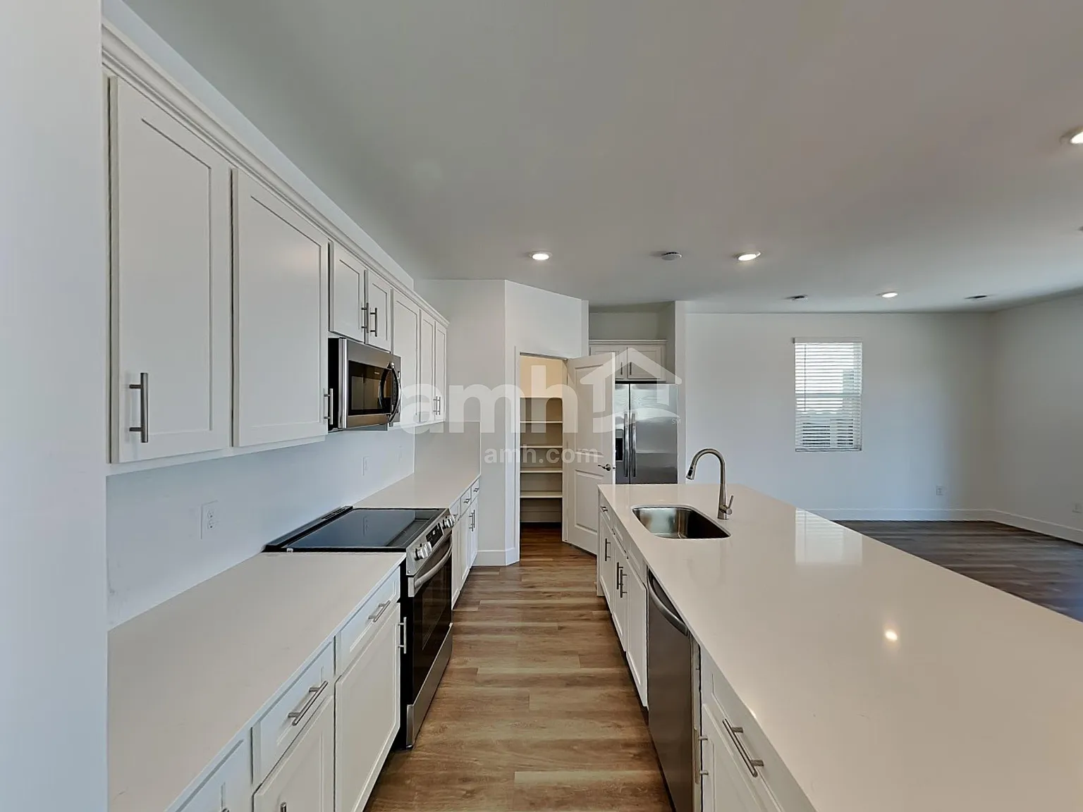 4 bed, 3.0 bath, 2239 sqft, $2,315 — Photo 3
