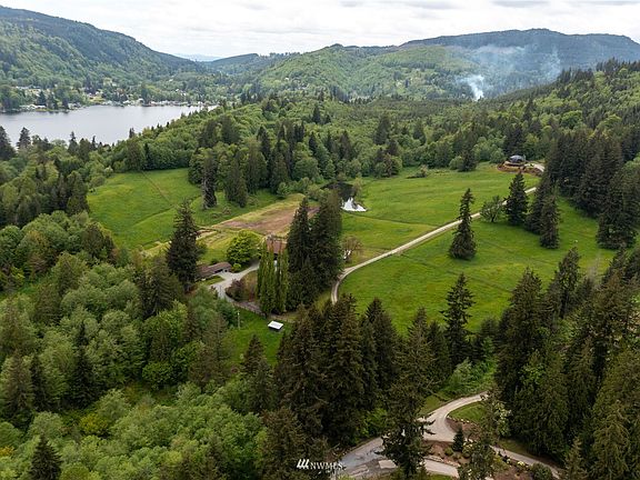 Geodesic Home sits atop the long driveway in the top right of this photo. Lake McMurray is nearby. Mature trees everywhere.>