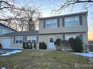 5 Netherwood Cir, Edison, NJ 08820