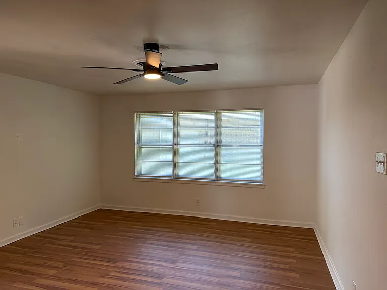 2800 W Fuller Ave — Photo 20