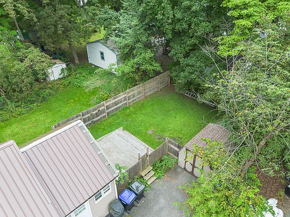 4th image of 405 River Rd