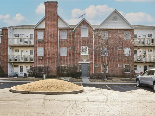 1382 Cunat Ct APT 3D, Lake In The Hills, IL 60156