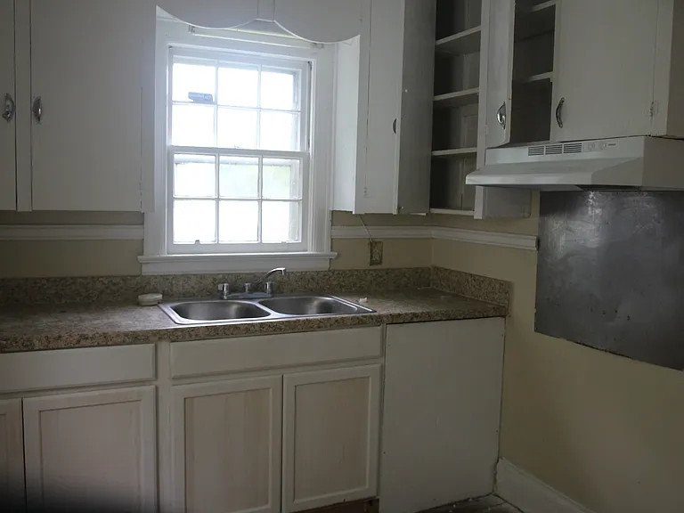 1108 8th Ave — Photo 4