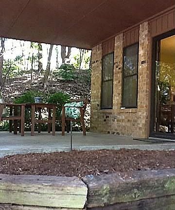 2nd image of 1231 Lady Ln