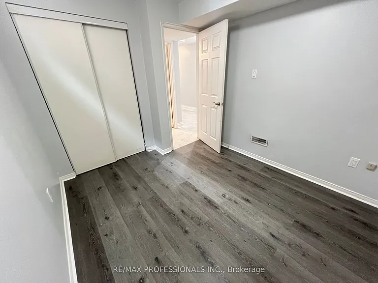 110 Springview Dr — Photo 33