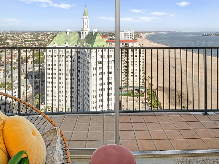 E Ocean Blvd — Photo 10