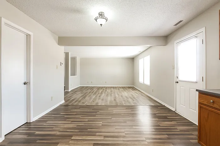 864 Olmsted Dr — Photo 3