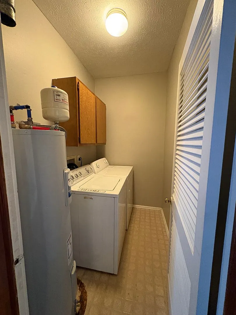 1338 College Street — Photo 4