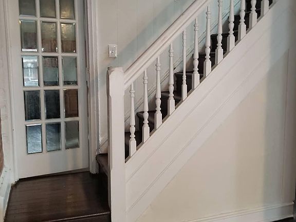 3rd image of 223 W 22nd St
