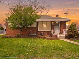 29824 Hathaway St, Livonia, MI 48150