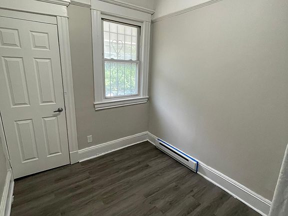 5th image of 31 Riverview Pl APT 3