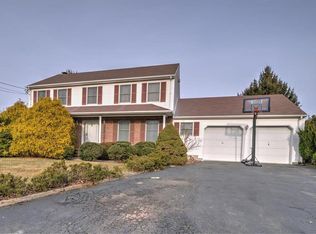 32 Sand Hills Rd, Kendall Park, NJ 08824