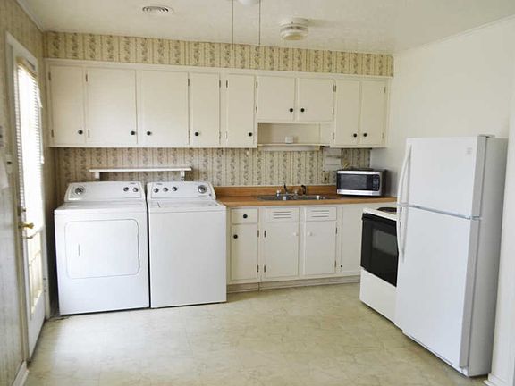 4th image of 4334 Robin St