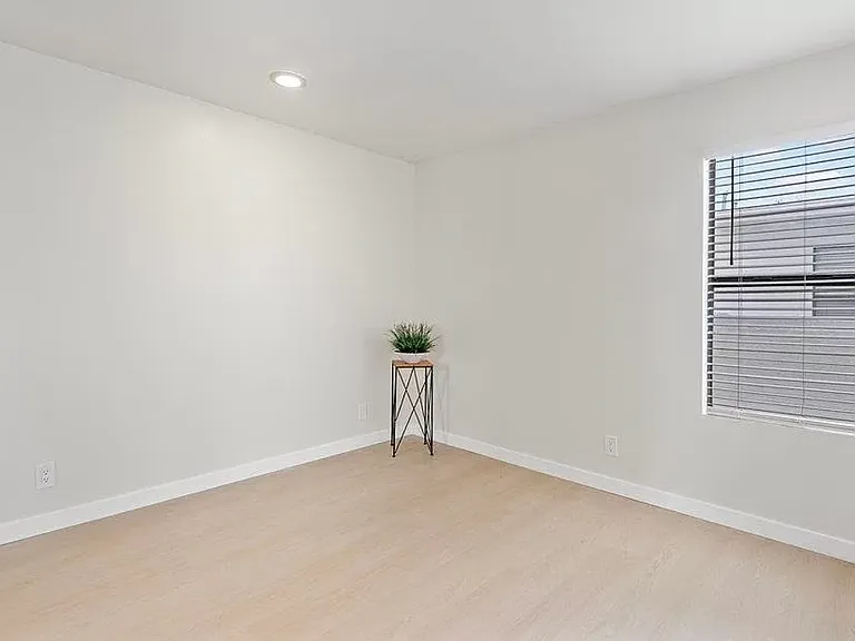 6055 Estelle St #7 — Photo 21