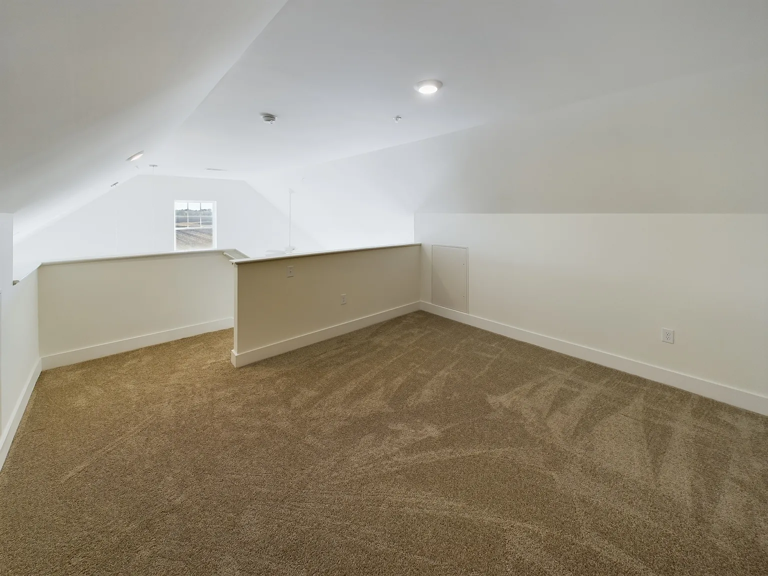2 bed, 1390 sqft, $2,019 — Photo 3