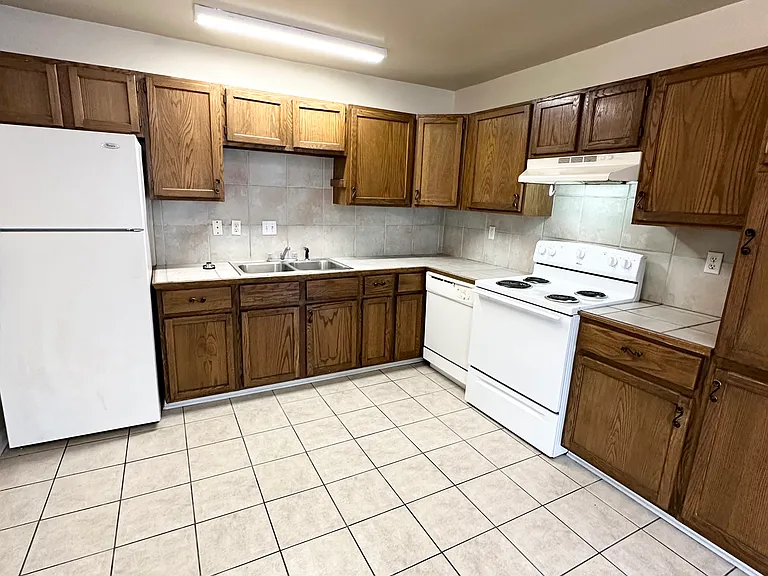 103 Carolyn Dr — Photo 2