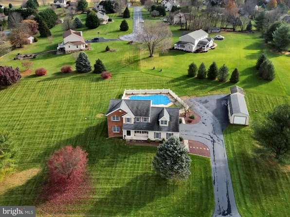 5778 Glen Oaks Dr, Narvon, PA 17555