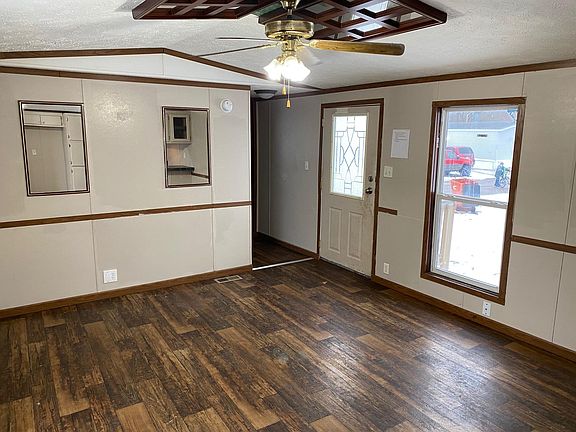4th image of 373 Allan St