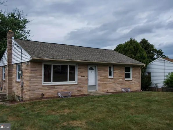 18 N Conestoga View Dr, Akron, PA 17501