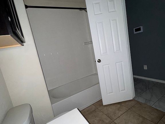 3rd image of 104 Christopher Dr