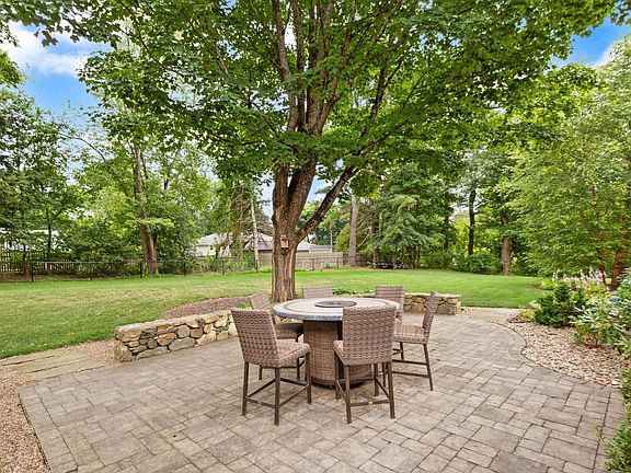 4th image of 9 Wild Rose Dr