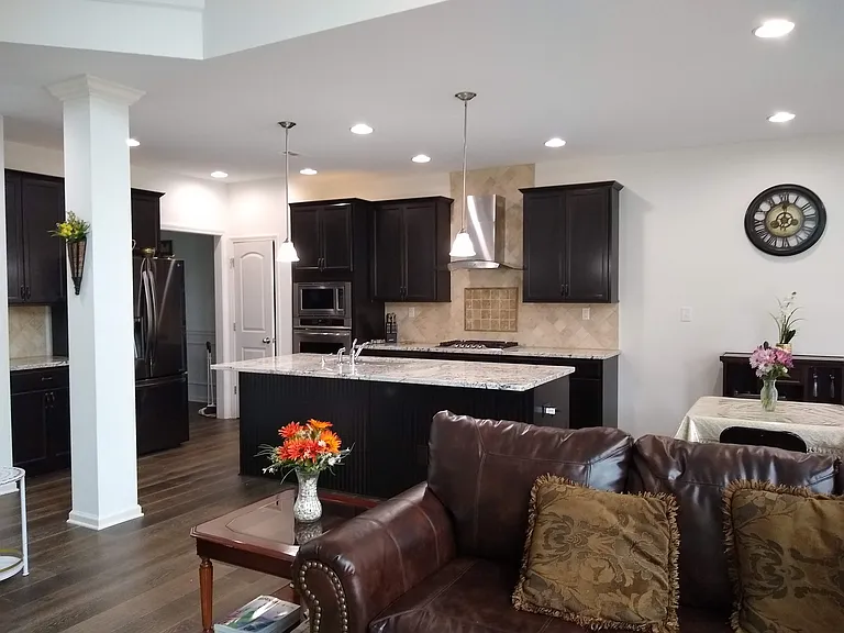1845 Glen Shady Blvd — Photo 2