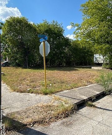 2nd image of 2901 Saunders Ave