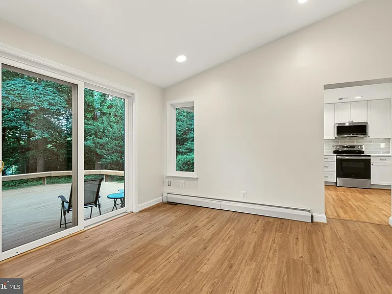 2375 N Vernon St — Photo 29