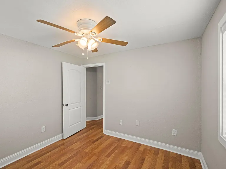 303 Linwood St #1/2 — Photo 11