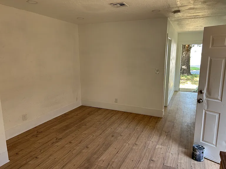 738 W Maple Ave #A — Photo 10