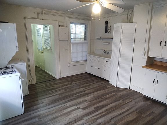 4th image of 321 S Pine St