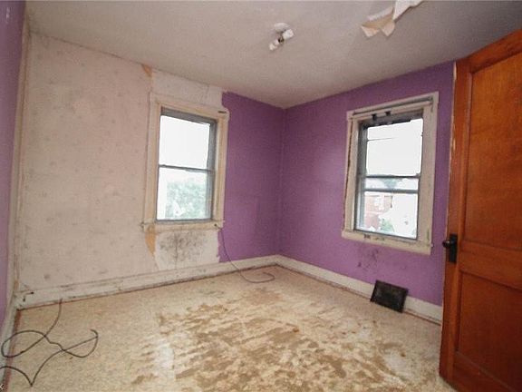 5th image of 1648 Manhattan Ave