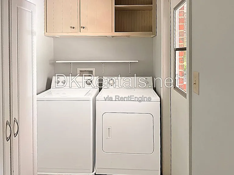 1580 Bainbridge Ln — Photo 9