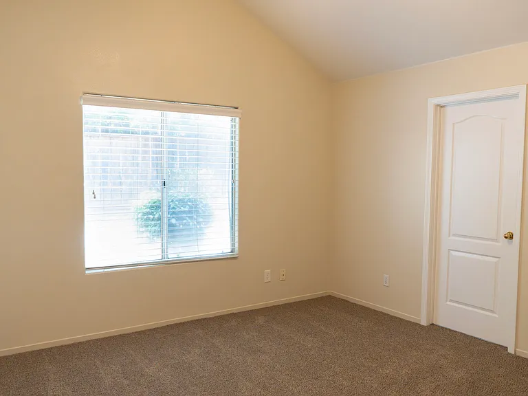 1044 E Manhattan Ave — Photo 21