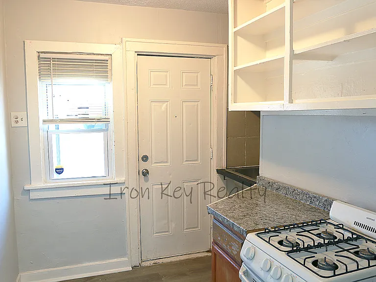 5121 Thompson Ave #7 — Photo 6