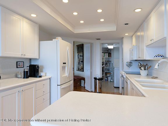 5th image of 1900 Consulate Pl APT 301