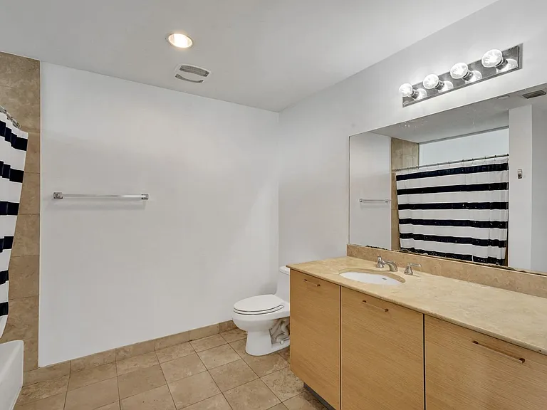 350 NE 24th St #509 — Photo 17