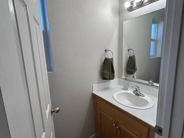 1246 NW Nina Ct — Photo 6
