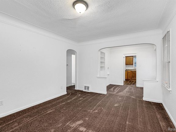 5th image of 12244 Woodmont Ave
