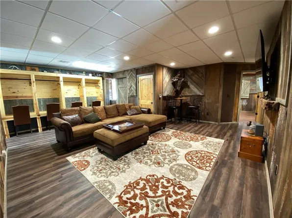 411 5th St, McCune, KS 66753