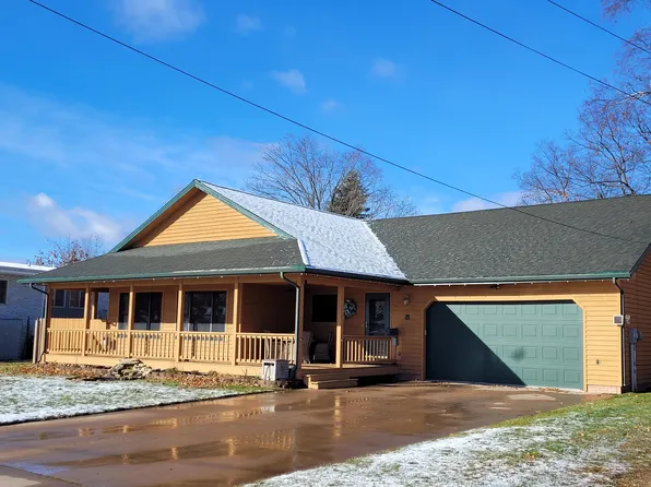 8 Country Wood Dr, Kincheloe, MI 49788