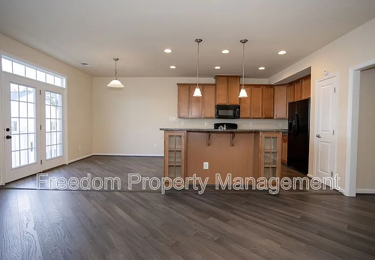 7408 Brunson Cir — Photo 4