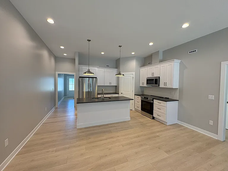 715 Braun St — Photo 4