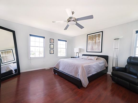 3rd image of 6 Carrie Marie Ln